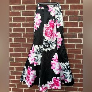 Floral Maxi Skirt Formal in Black and Pink Size 5 Juniors (S1)